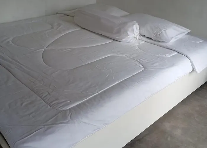 Campo de lujo The Living Glamping And Penebel