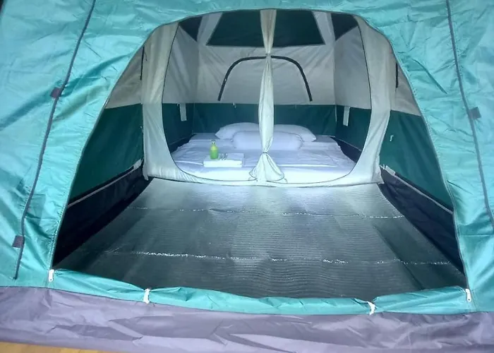 Campo de lujo The Living Glamping And Penebel